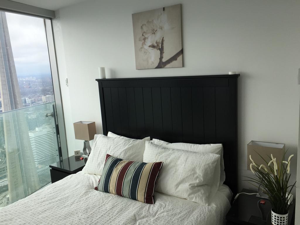 Ihost Suites Ice Condo Торонто Екстериор снимка
